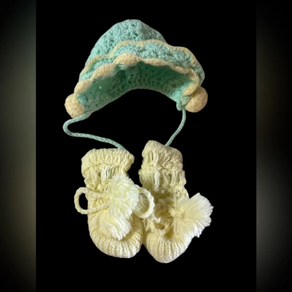 Vintage (1980) crocheted hat and booties / mint / yellow/  See pics